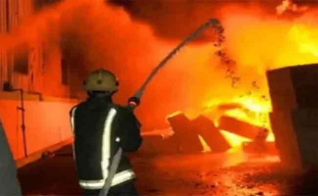 نشوب حريق بالقرب من محطة بنزين بوهران