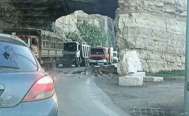 سقوط حجارة بمدخل نفق الكورنيش بقسنطينة دون تسجيل خسائر بشرية