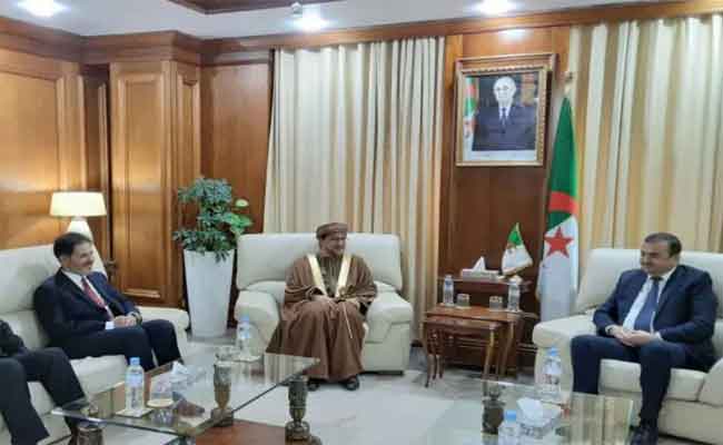 عرقاب يستقبل سفير سلطنة عمان