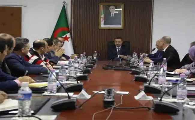 إشراف سعيود على مراسيم تنصيب المدير العام للبحرية التجارية والموانئ