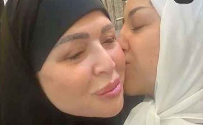 إلهام شاهين تؤدي مناسك العمرة بصحبة ابنة شقيقتها وهالة سرحان...