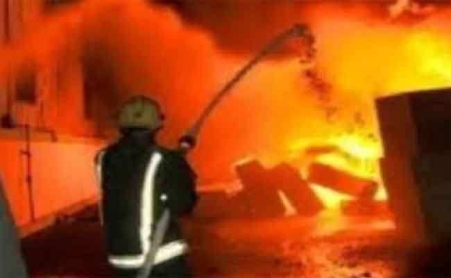 نشوب حريق بمصنع لإنتاج زيت المائدة بالعاصمة