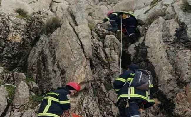 سقوط شابين بمنحدر جبلي بوهران