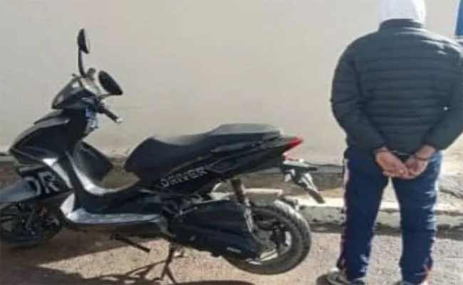 الإطاحة بشخصين يحترفان السرقة بالاعتداء باستعمال دراجة نارية بالعاصمة