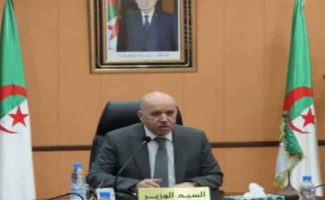 سايحي يجتمع بأعضاء النقابة الوطنية للممارسين الأخصائيين في الصحة العمومية