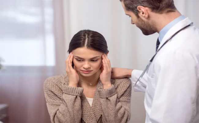 أعراض التهاب السحايا على كل أم معرفتها لإنقاذ المصاب وفق طبيب مختص