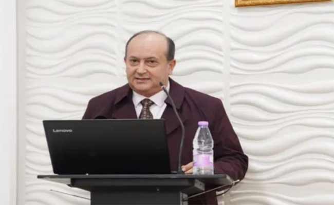 وزير الصناعة يؤكد رفع العراقيل على المشاريع الاستثمارية العالقة