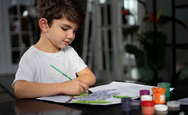 متى تتركين طفلك لكي يُذاكر دروسه بمفرده؟...نصائح تساعدك