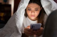 متى يجب أن تشعري بالقلق على ابنك وابنتك المراهقة؟ ومتى ينبغي التدخل  الفوري؟