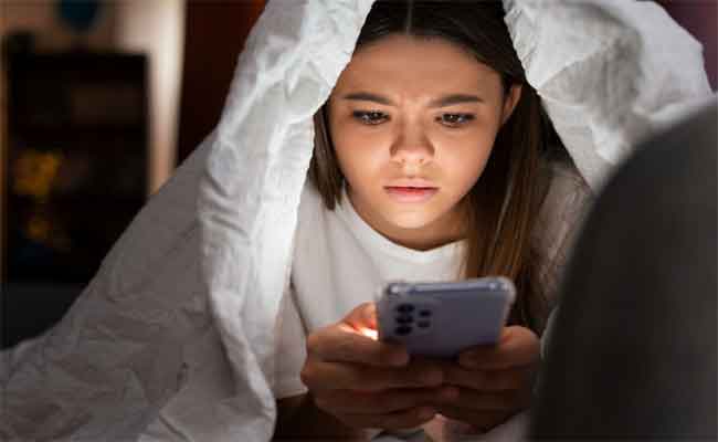 متى يجب أن تشعري بالقلق على ابنك وابنتك المراهقة؟ ومتى ينبغي التدخل  الفوري؟