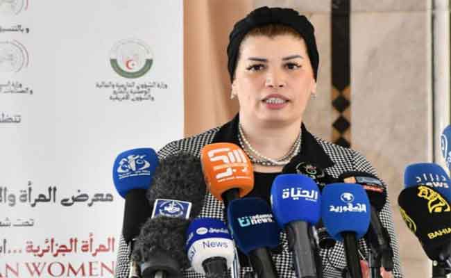 إشراف مولوجي على افتتاح الطبعة الخامسة للمعرض الخاص بمنتجات المرأة المنتجة الموجه