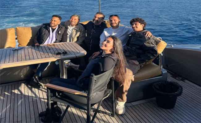 كريم عبد العزيز وياسمين صبري من القاهرة إلى روما...