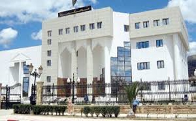 محاسب يعتدي بآلة حادة على مدير مستشفى في خنشلة