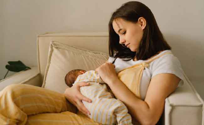هل تؤثر الحالة المزاجية للأم على الطفل عند الرضاعة الطبيعية؟