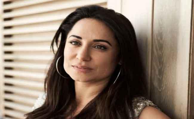 أريج السحيري للمرة الثانية في مهرجان كان السينمائي الدولي بفيلم سماء بلا أرض...