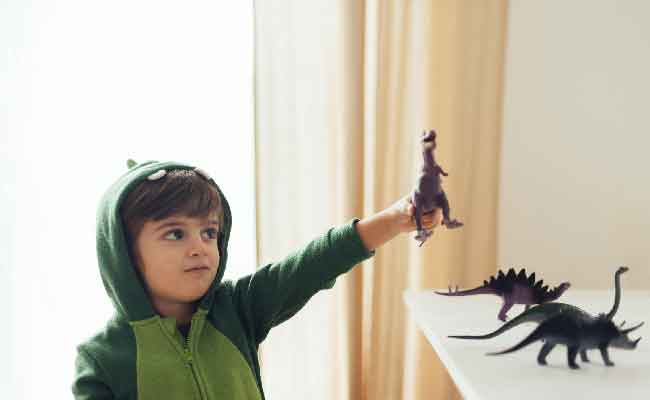 في عمر عامين: علامات إصابة طفلك بفرط الحركة ومشاكل الانتباه