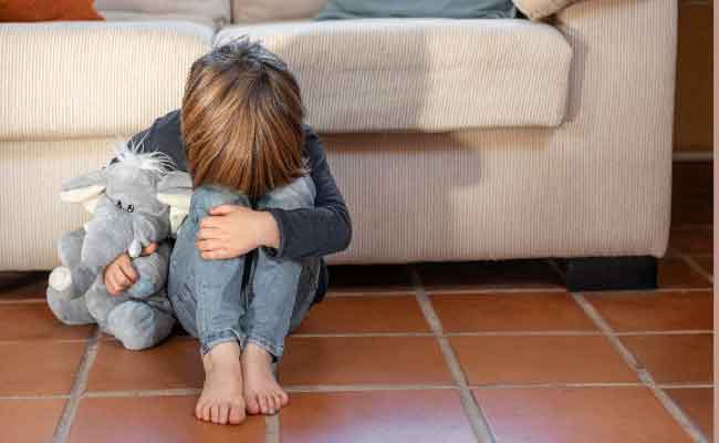 تصرفات تقوم بها الأم تؤدي لشعور الطفل بالإهمال العاطفي بعد سن الثالثة...