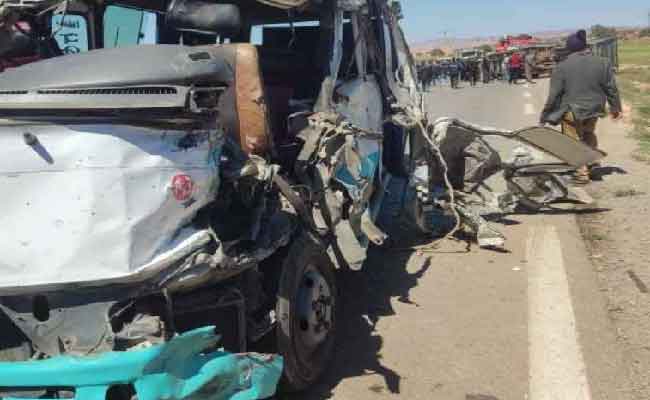 اصطدام بين حافلة للنقل المدرسي وشاحنة يخلف وفاة تلميذ و24 جريحا ووزير التربية يعزي