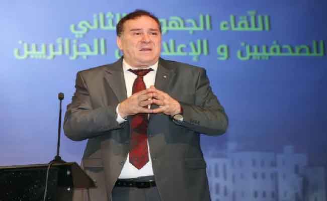 مزيان يؤكد على أهمية التكوين في دعم المنظومة الإعلامية