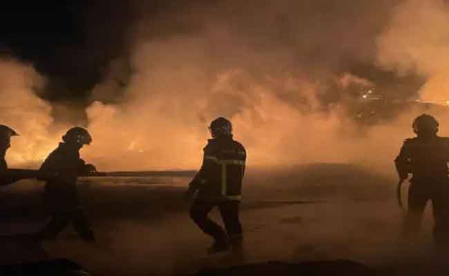 نشوب حريق في أنابيب بمشروع تحلية مياه البحر بحي البركة الزرقاء عنابة