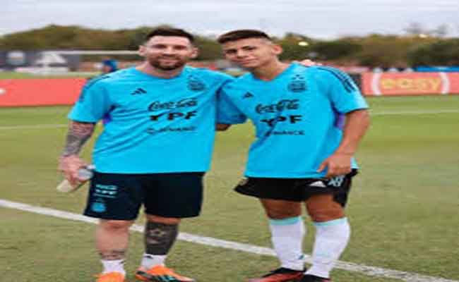 ميسي يفاجئ نجم مانشستر سيتي بهدية رائعة...