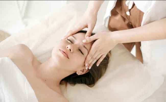 تأثير التدليك على تخفيف التوتر والقلق لدى النساء وفق اختصاصية