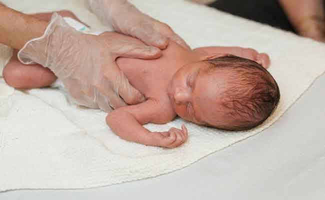 في يوم الصحة العالمي...كيفية العناية بالأمهات والمواليد الجدد بعد الولادة