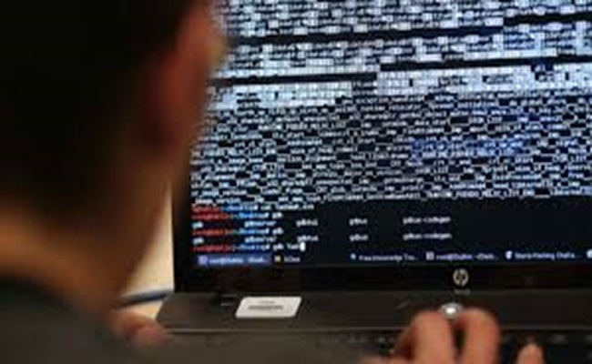 لجمع البيانات الخاصة...القراصنة يستهدفون تطبيقات الهاتف