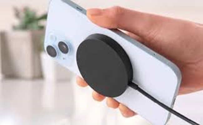 تقنية MagSafe من شركة أبل...