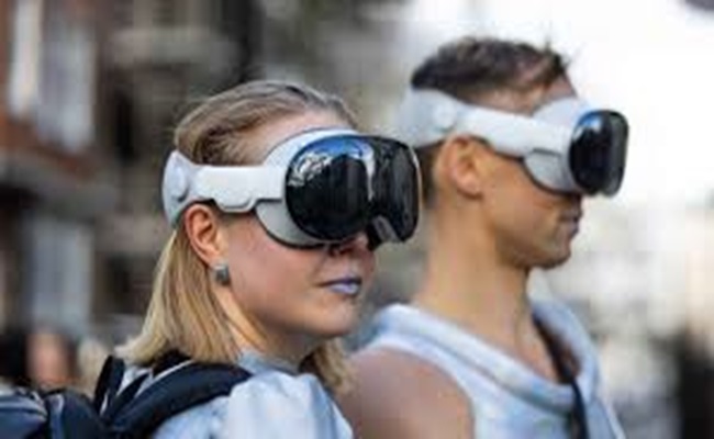 بنسخة رخيصة ومتطورة...أبل تراهن من جديد على نظارات Vision Pro 2