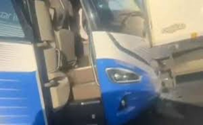 جماهير ريال مدريد تعترض حافلة الفريق...