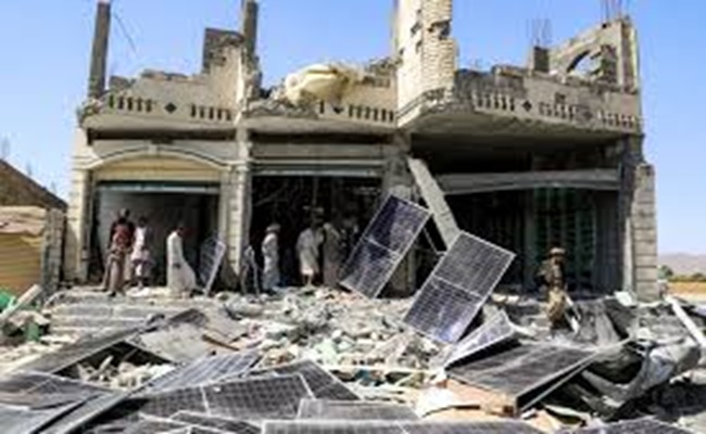 مصادر عسكرية: قادة الحوثيين يتحصنون بمنازل المدنيين هربا من القصف