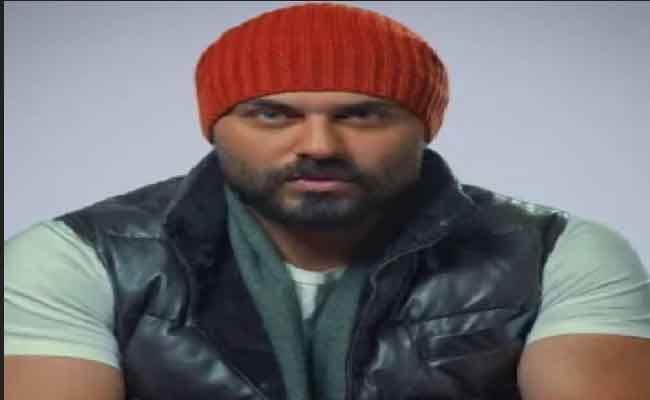 بعد شائعة وفاته...فيلم جديد لـ أحمد صلاح حسني في صيف 2025
