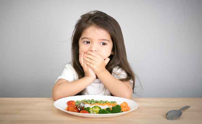طفلي لا يأكل جيداً...متى يصبح الأمر خطراً على الصحة والدماغ؟