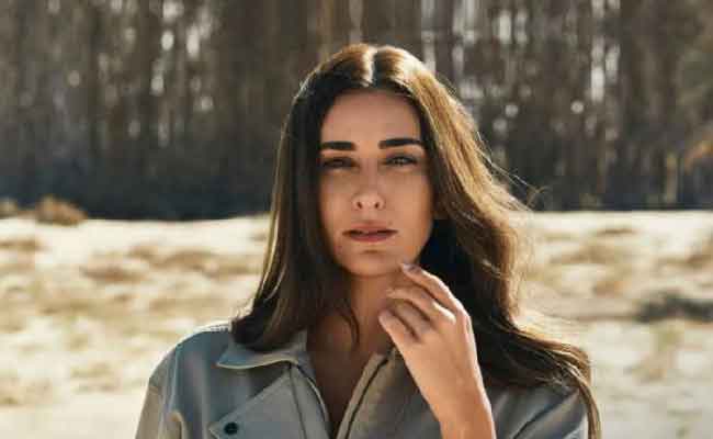 ظهور مميز لـ أمينة خليل على ريد كاربت مهرجان كان السينمائي2025...