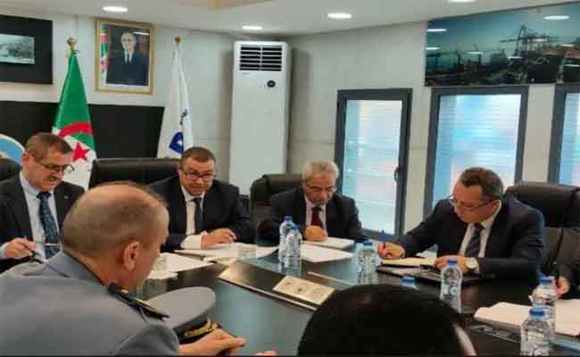 بخوش رفقة سعيود يترأسان اجتماع عمل بميناء بجاية