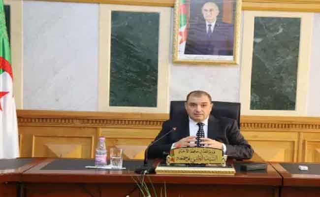 بوجمعة يؤكد حرص الدولة على التكفل بانشغالات أمناء الضبط ومنحهم الأولوية في سكنات وظيفية