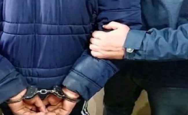 دفاع خمسيني عن نفسه من كلب ينتهي بالضرب والجرح عليه من طرف عشريني ببجاية