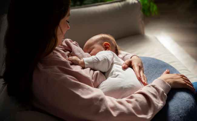 ما هي الرضاعة العكسية عند الطفل والتي تزعج وتقلق الأم؟