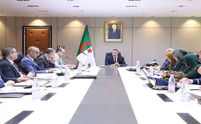 سعيود يترأس اجتماعا تنسيقيا تحضيرا للقاء تشاوري حول تسهيلات عمليات الاستيراد والتصدير