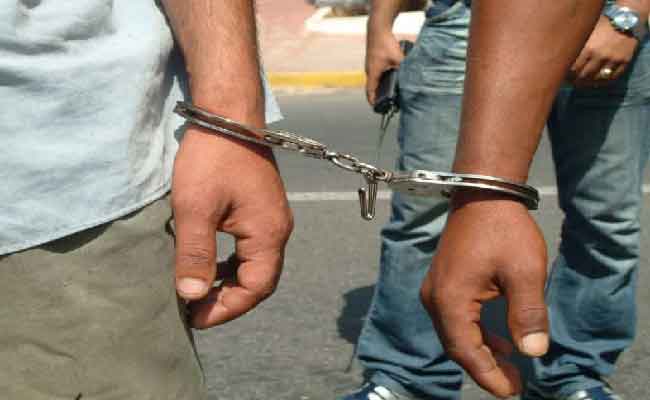 توقيف شابين قاما بمناورات خطيرة في الطريق العام بالبويرة