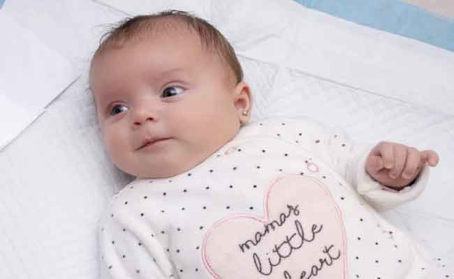 لتفادي العدوى...الوقت المناسب لثقب أذني طفلتك