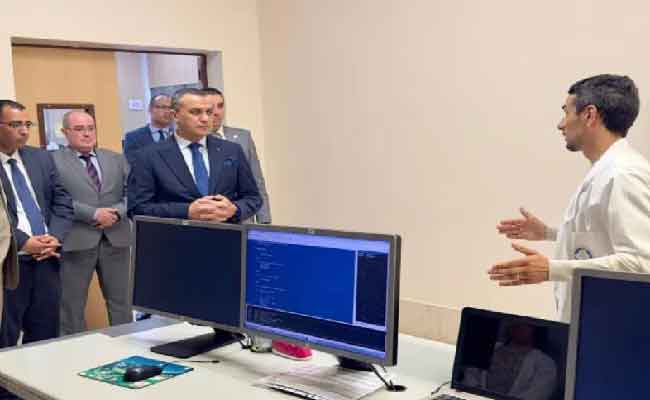 زروقي يقوم بزيارة ميدانية لمركز استغلال أنظمة الاتصالات السلكية واللاسلكية الفضائية