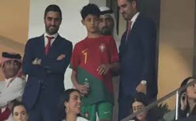 أول تعليق من كريستيانو رونالدو بعد استدعاء نجله لمنتخب البرتغال...
