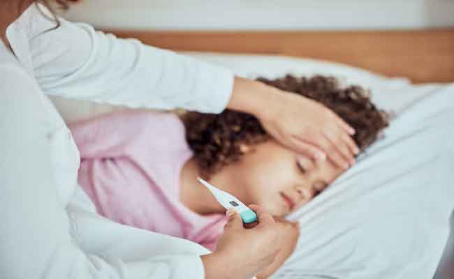 هل حرارة الطفل دائماً تعني مرضاً وما حقيقة الأمر؟