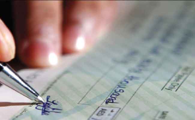 الحكم على طبيبة بثلاث سنوات حبسا تورطت في إصدار شيك بدون رصيد قيمته أزيد من 3 ملايير سنتيم