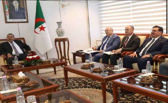 استقبال سعيود وفدًا عمانيا رفيع المستوى
