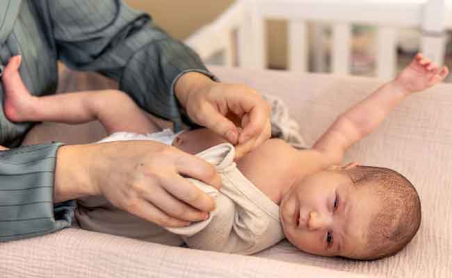 في الموجة الحارة...6 نصائح لحماية رضيعك من ضربات الشمس