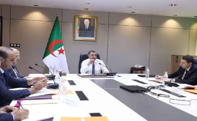 سعيود يترأس اجتماعا تنسيقيا لتسريع وتيرة إنشاء شركة نقل جوي داخلي