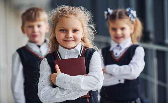 كيف يُفرق الطفل بين الصداقة الحقيقية والسامة؟